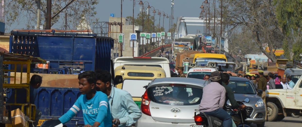 Hathras: Traffic system crumbling due to roadshow of candidates