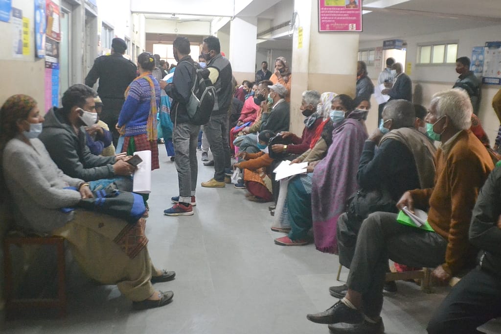 people facing problem in nahan medical college one friday due to pen down strike of doctors