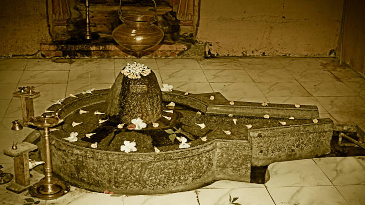 Mahashivratri 2022 puja and abhishek vidhi on mahashivratri according to the zodiac