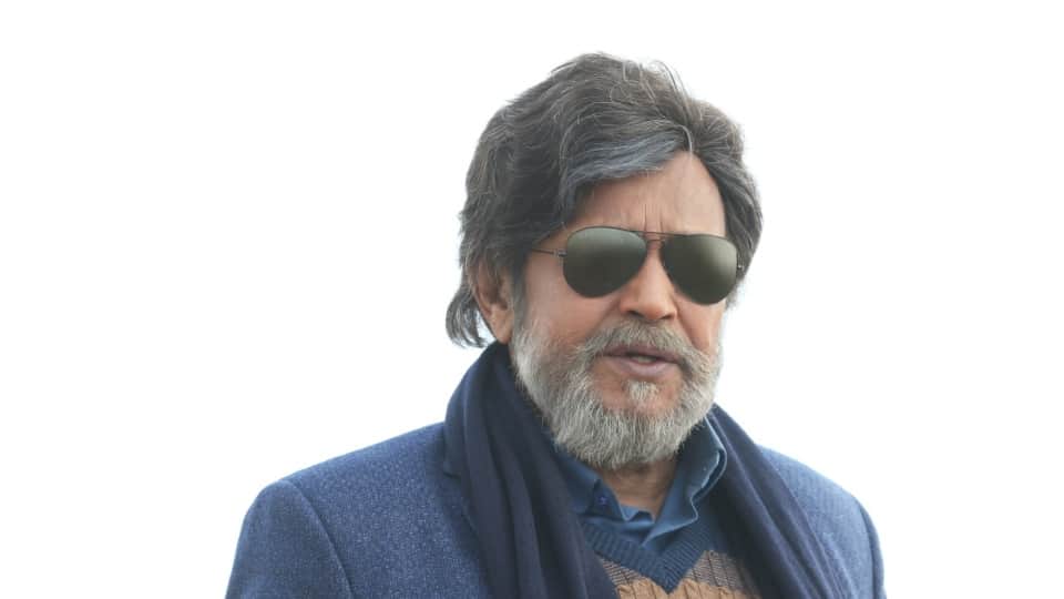 Mithun Chakraborty: When bollywood superstar helped poor people during the 1993 bombay blast and opened the gates of studios for them