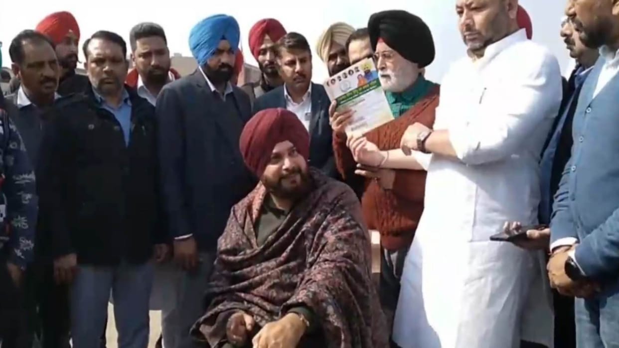 Navjot Singh Sidhu targets Captain Amarinder Singh and Parkash Singh Badal