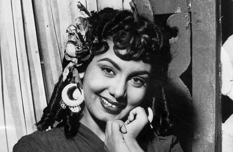 yesteryear actress Nimmi UnKissed Girl of India interesting facts