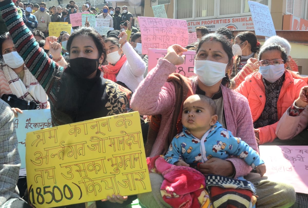 ambulance employees protest outside NHM office in shimla