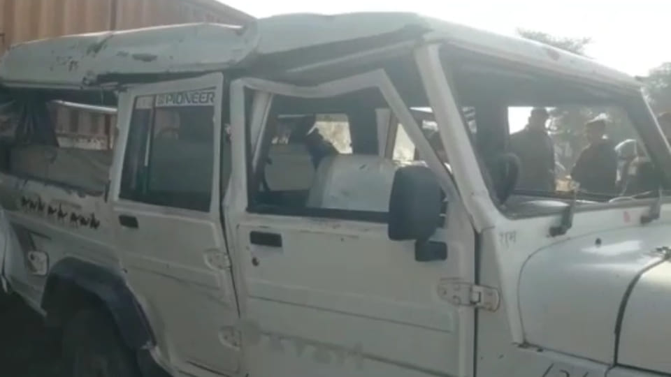 Rajasthan news High speed bus hit the school vehicle Two children died in Sikar