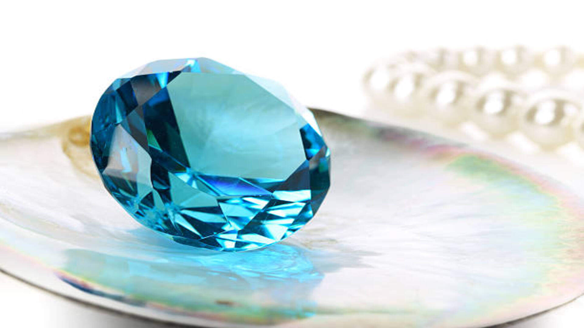 To avoid the ill effects of Saturn wear sapphire like this know its benefits