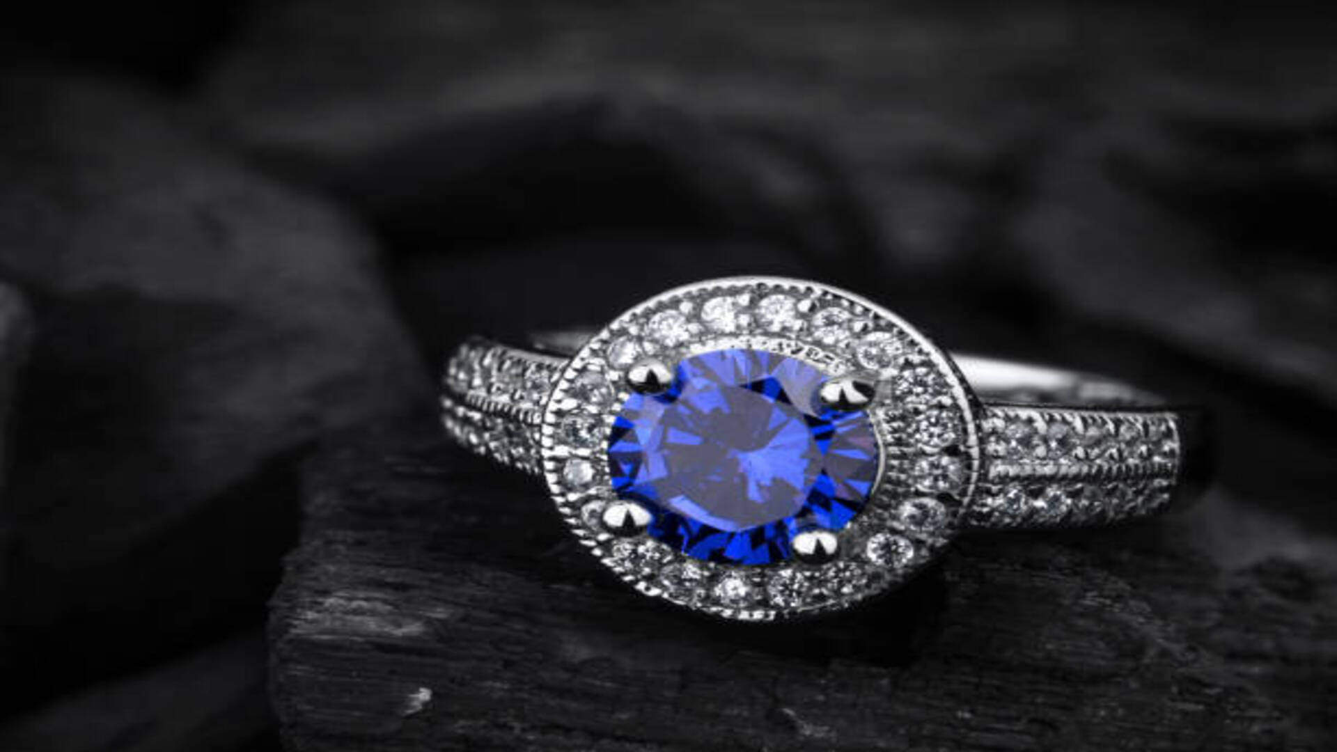 To avoid the ill effects of Saturn wear sapphire like this know its benefits