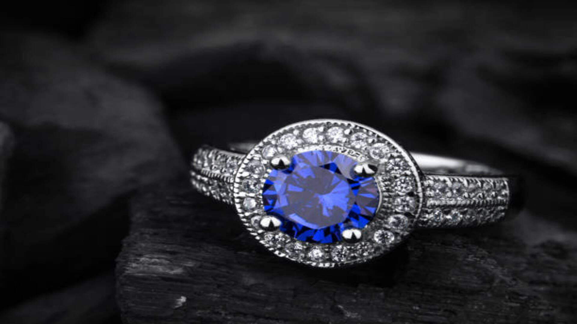 To avoid the ill effects of Saturn wear sapphire like this know its benefits