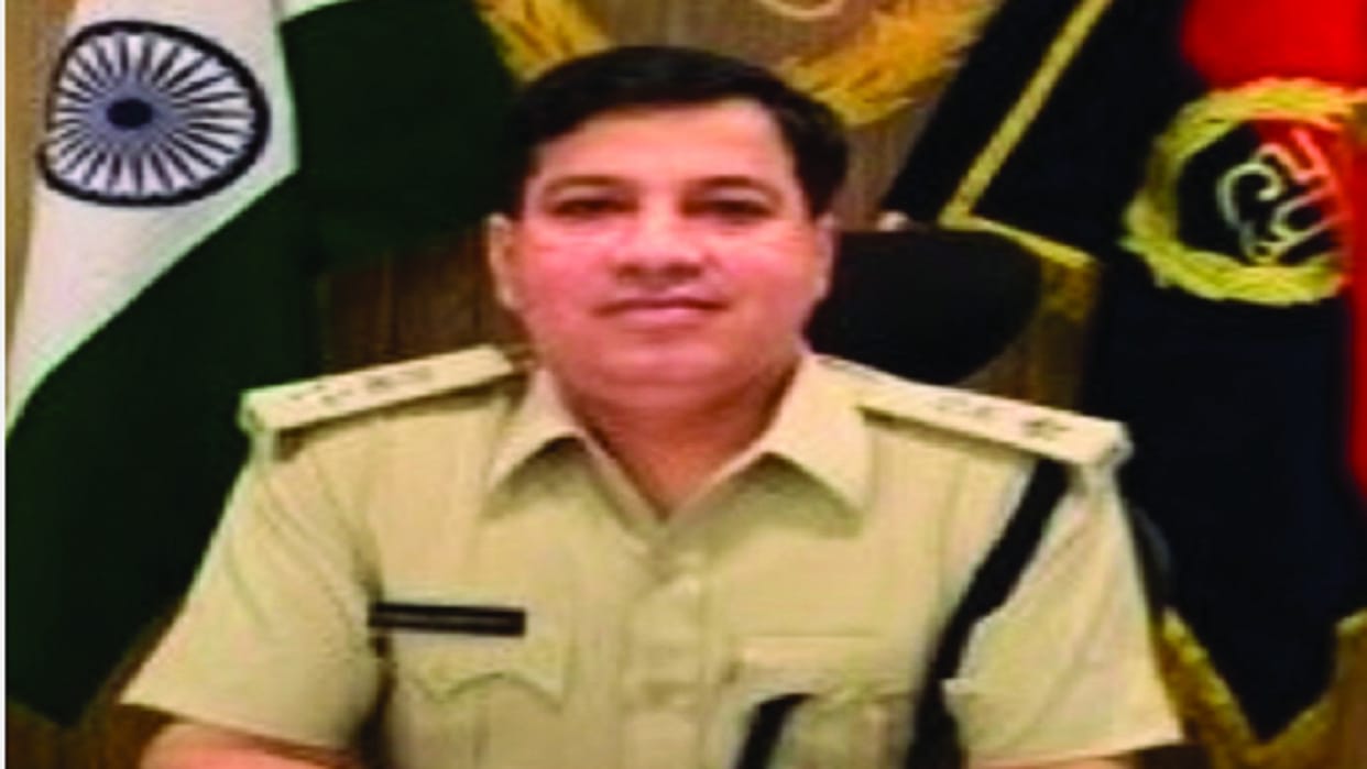 Suspended IPS officer declared fugitive in case of theft of crores