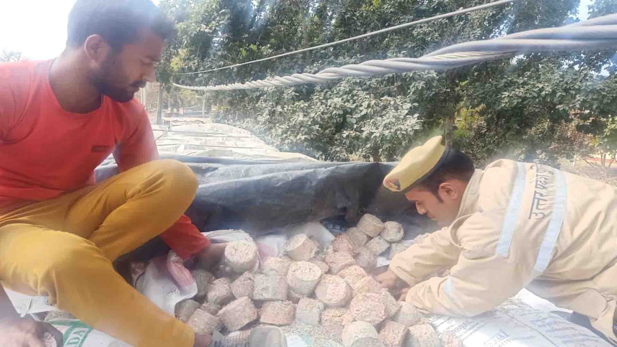cutting of 24 tonnes of notes caught in Mahoba up