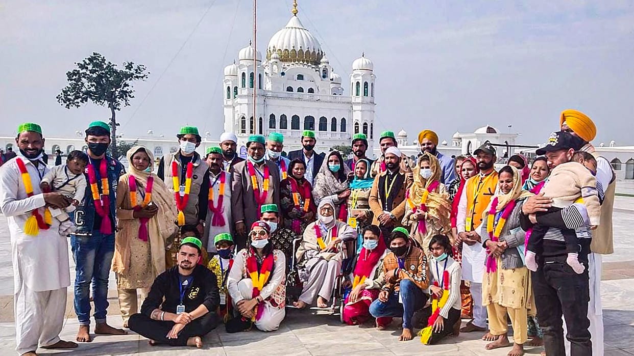 Christian family separated during Partition reunites at Gurdwara Darbar Sahib in Kartarpur Pakistan news in Hindi