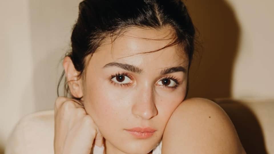 Alia Bhatt wore saree made from recycled nylon waste in ITA awards 2022