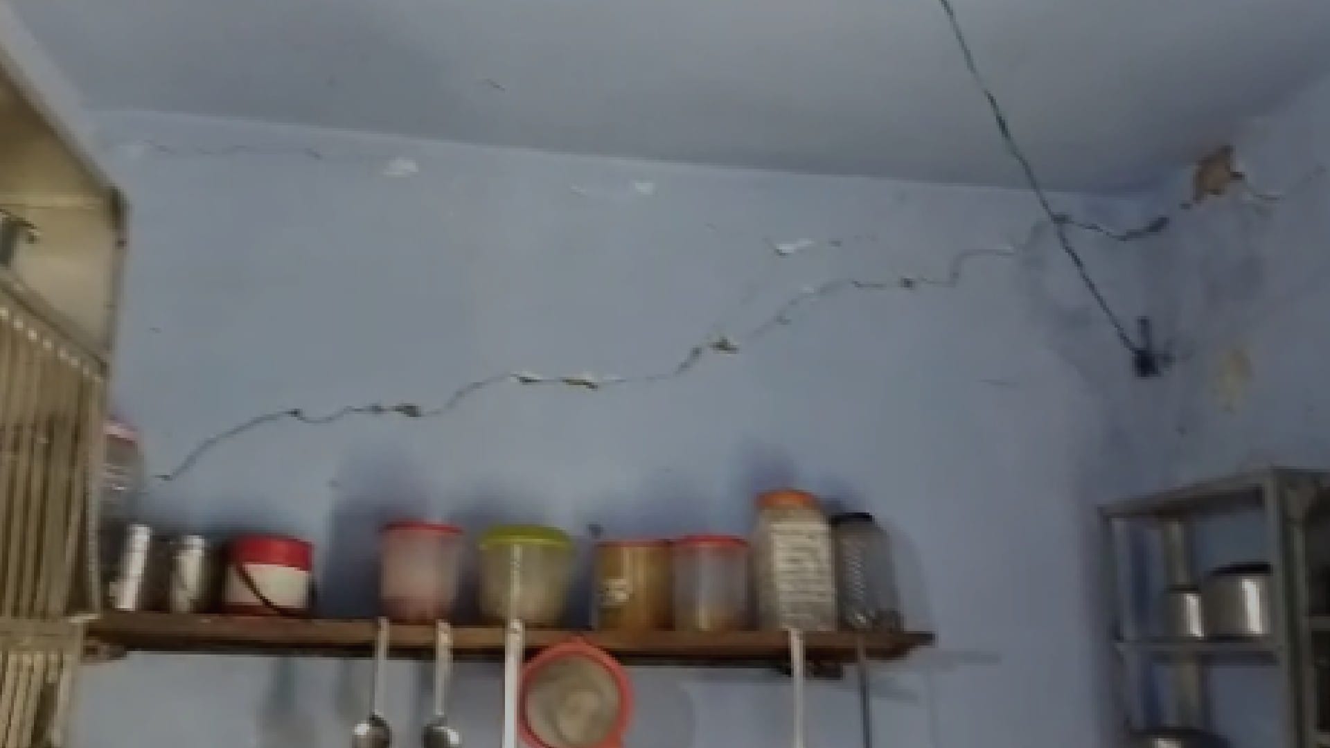Balaghat: Villagers of Tirodi upset due to explosion in manganese mine, cracks coming in houses, sitting on dharna