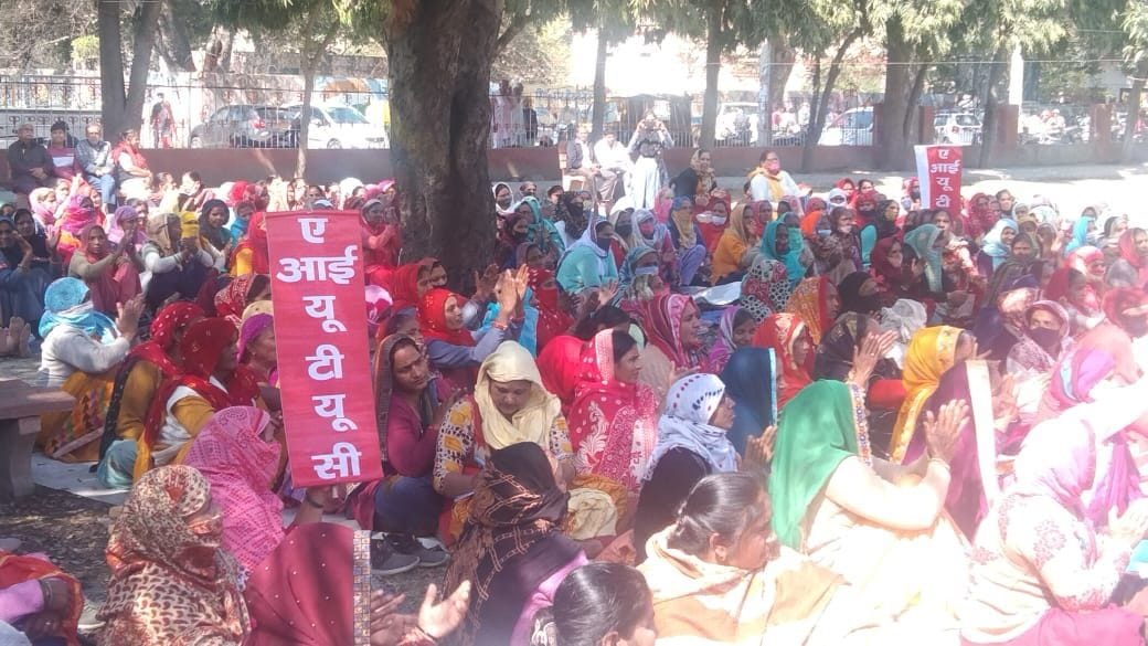 Anganwadi workers will burn CM's effigy, will jam the road