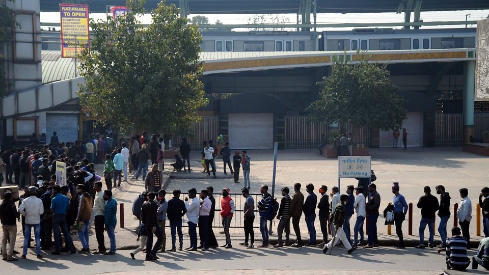 delhiites drinking foreign liquor leaving the country made taking full advantage of the discount
