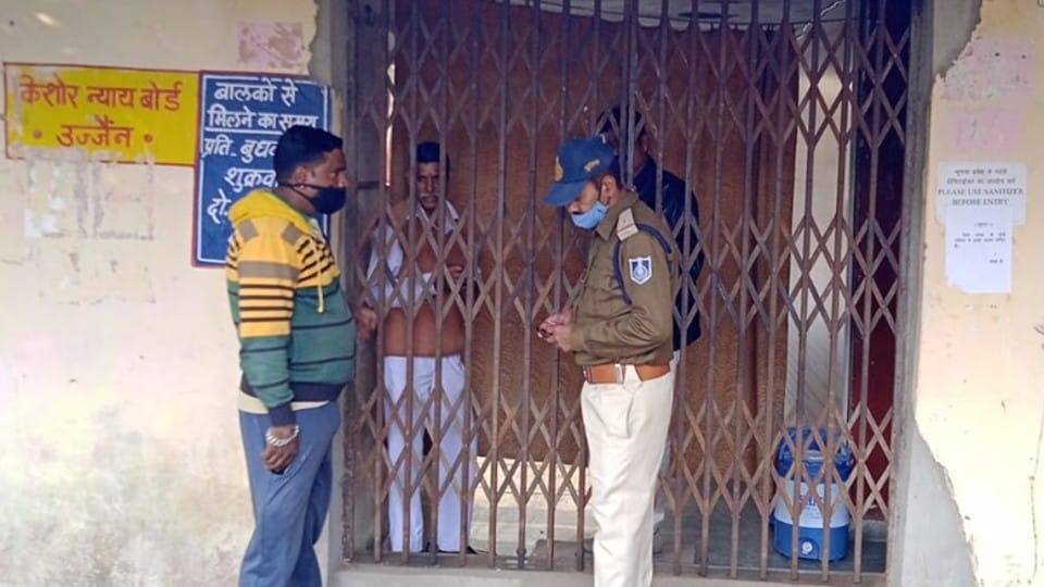 Madhya Pradesh: Six fled from Ujjain's child observation home, escaped by throwing chilli in the eyes of the guard