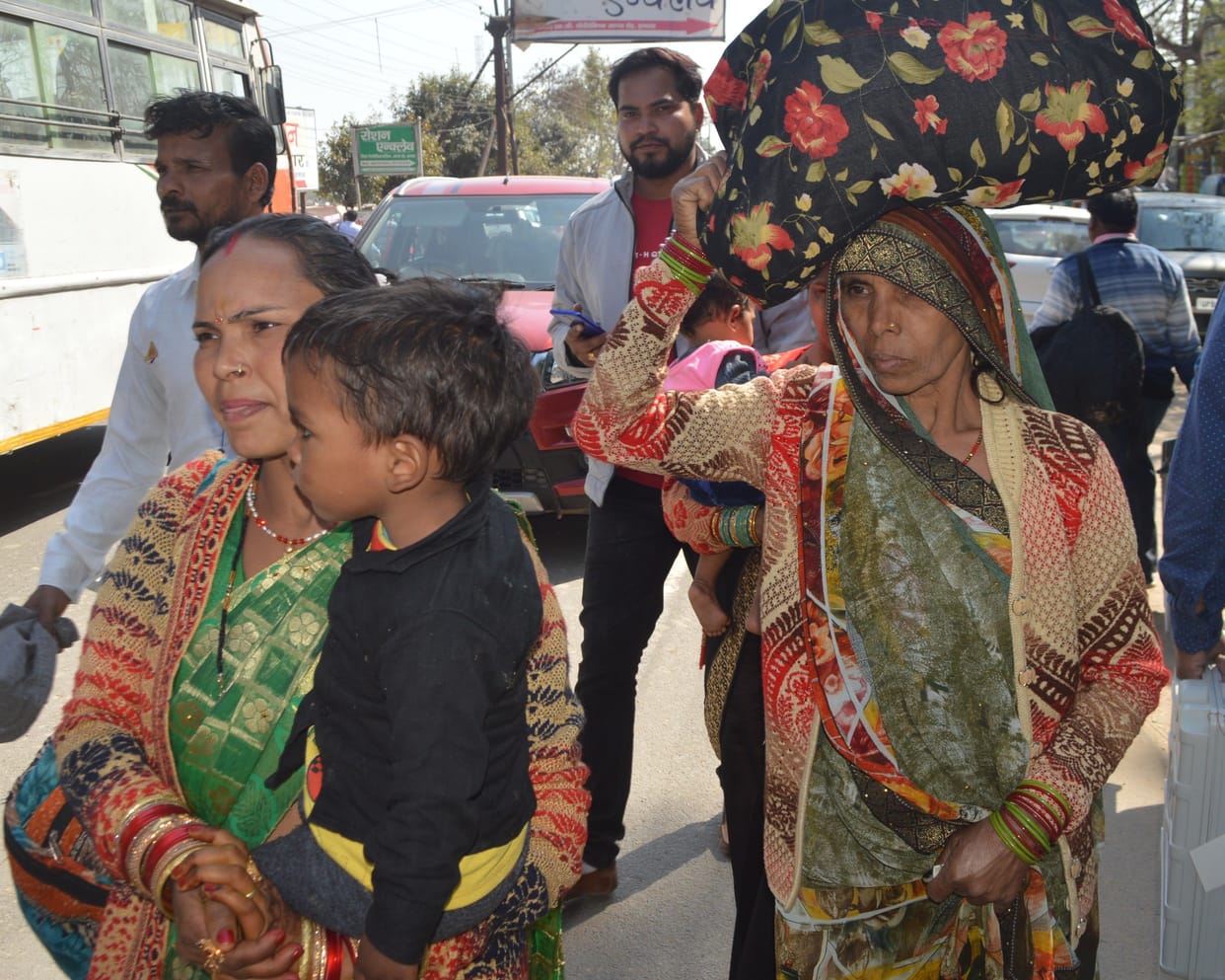 Hathras: Passengers had to face difficulties due to diverted route