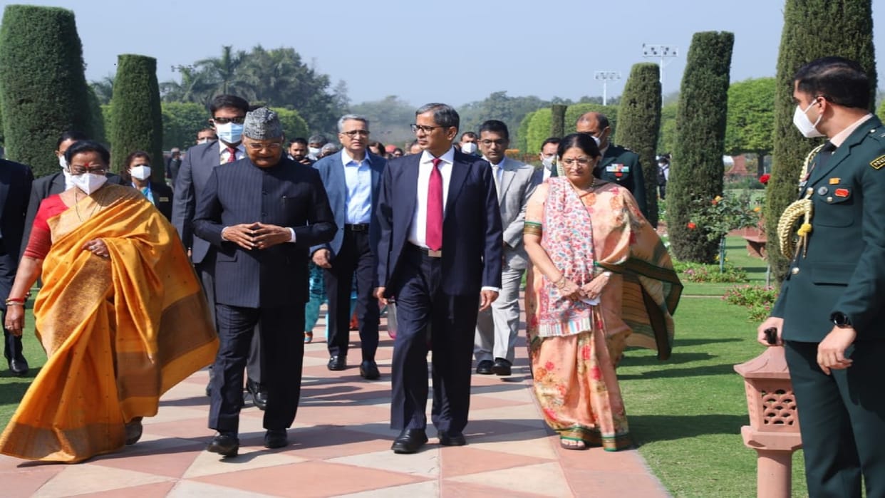 CJI NV Ramana and other Supreme Court judges reached Rashtrapati Bhavan with family