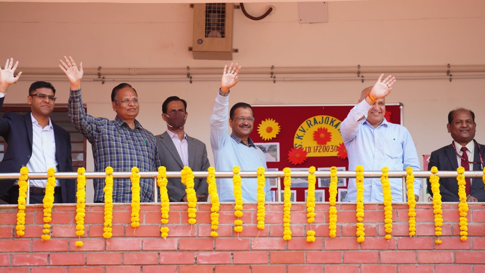 Delhi CM Arvind kejriwal announce to give Manish sisodia and satyendra jain on loan to other state governments know why