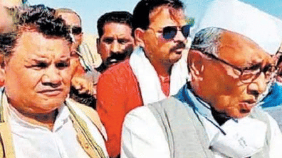 Madhya Pradesh: Dumper of Congress leader close to Digvijay seized in illegal sand transportation and mining case