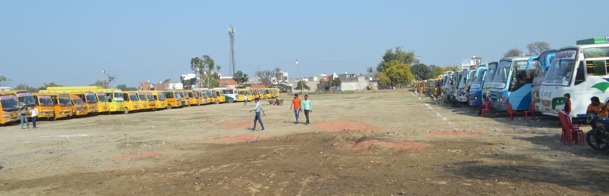 Hathras: The owner is not arriving with the vehicle, now preparing to file a report