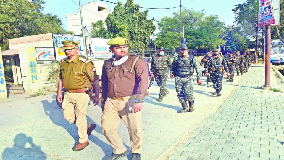 UP Election 2022 Force increased to conduct polling in Mainpuri and Etah-Kasganj