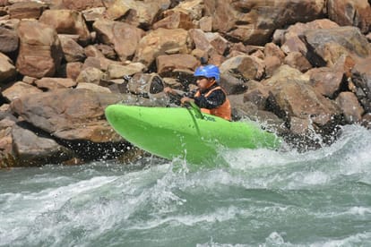 Uttarakhand: Rishikesh Ganga Kayak Festival 2022 Kayakars are trying hard with the booming waves, see photos