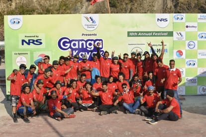 Uttarakhand: Rishikesh Ganga Kayak Festival 2022 Kayakars are trying hard with the booming waves, see photos