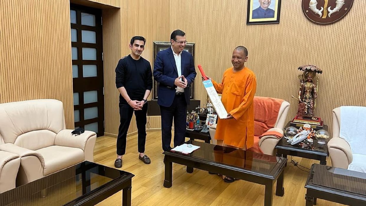 Sanjiv Goenka and Gautam Gambhir presented Lucknow Super Gaints first bat to Yogi Adityanath