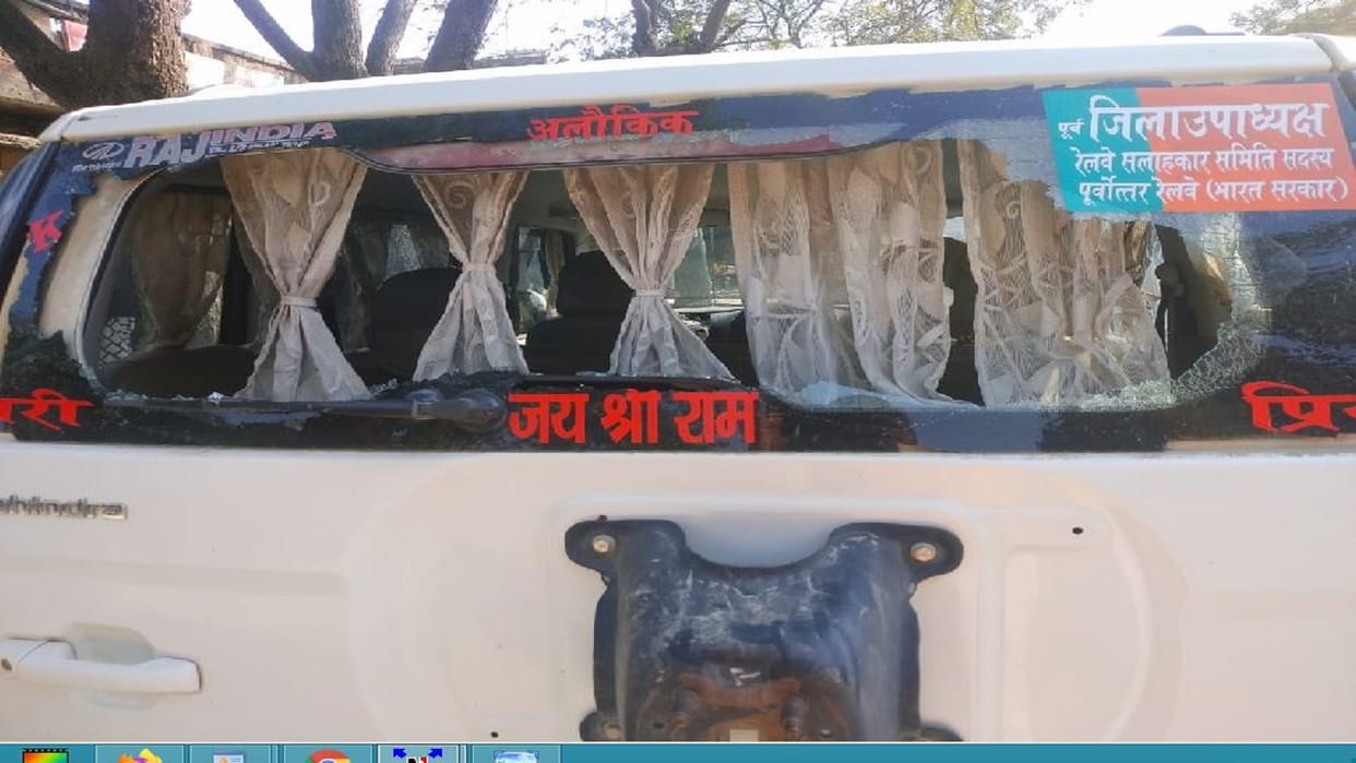 up election 2022: In Ghazipur, the vehicle's glass was broken by pelting stones at the convoy of the candidate's wife 