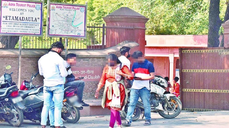 Girls afraid to pass on these roads even during the day in agra