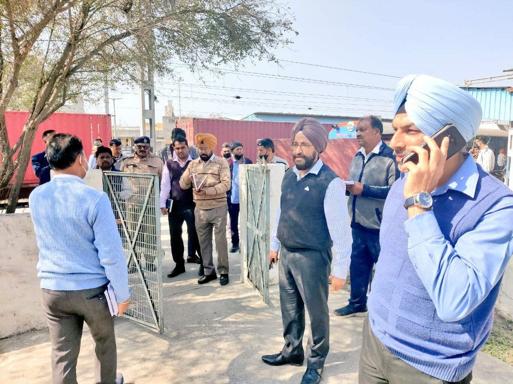 Divisional Railway Manager inspected the axis and stations from Gill