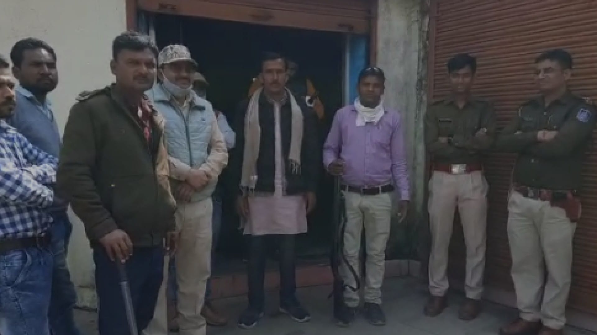 शिकार की सूचना मिलने पर वन विभाग और पुलिस ने कार्रवाई की।