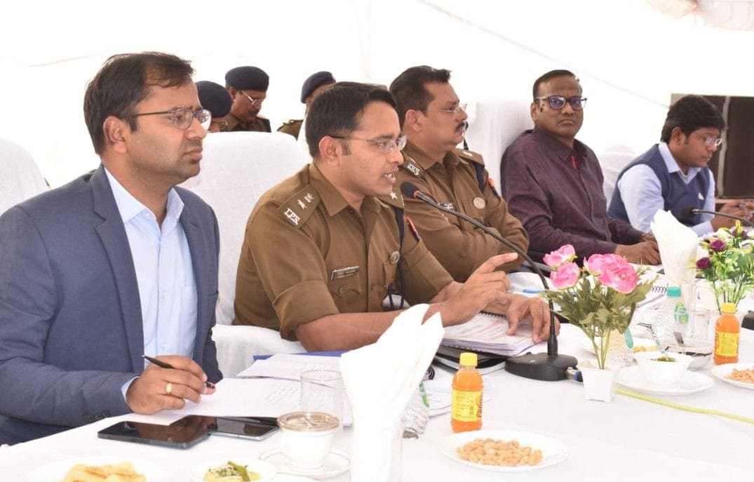 Hathras: Police and paramilitary forces came from outside in the district