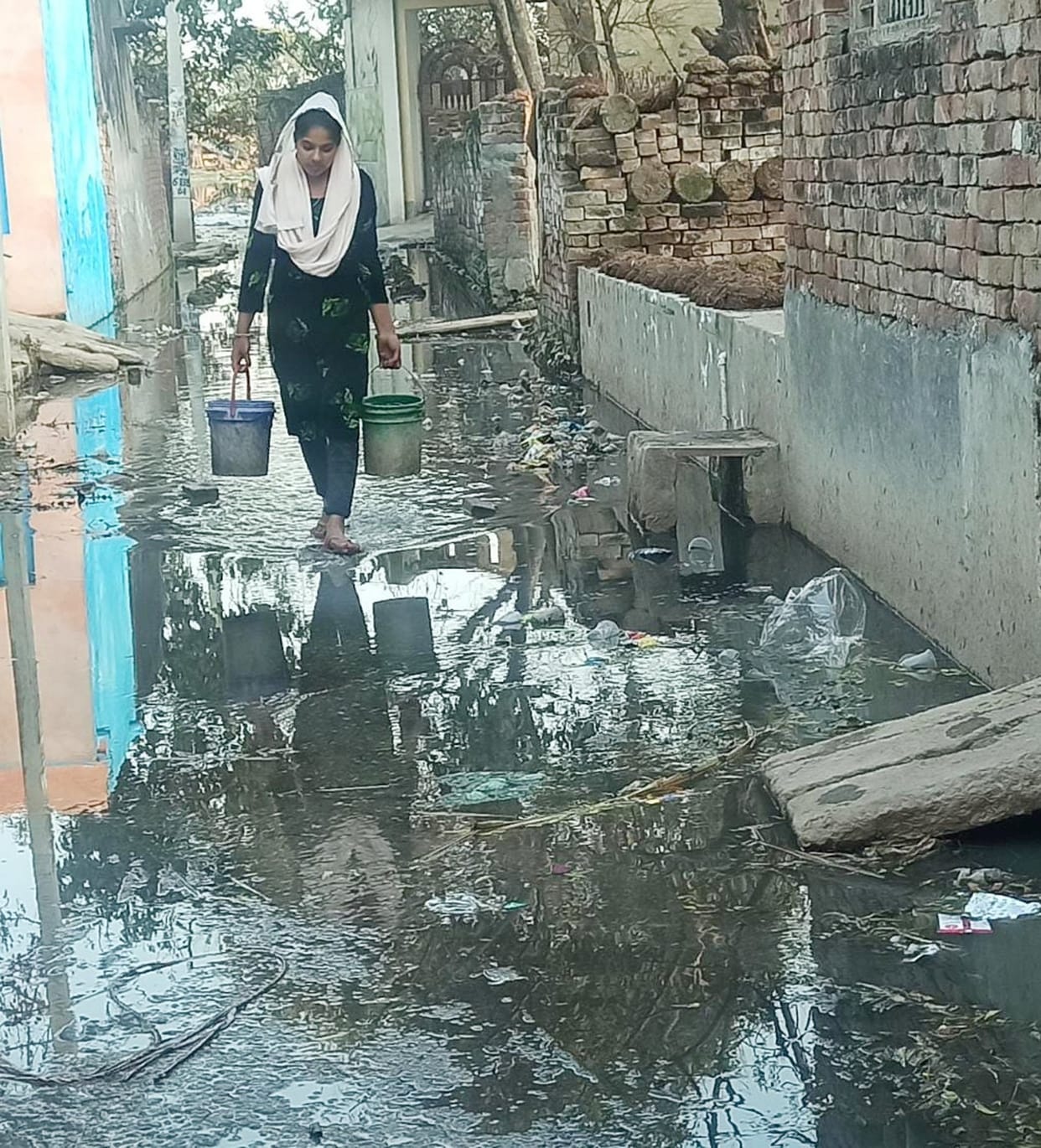 People of Halalpur upset due to waterlogging and dirt