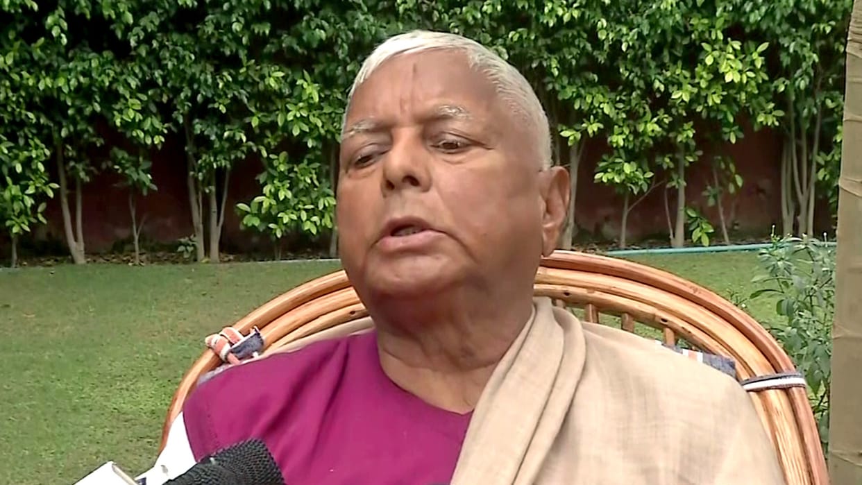 Lalu Yadav in RIMS get new diet chart from doctors asked if he can eat fish news in Hindi