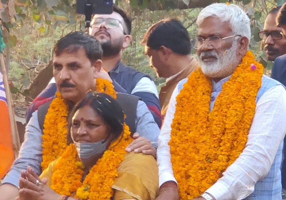 fathepur news,Vote sought by doing road show