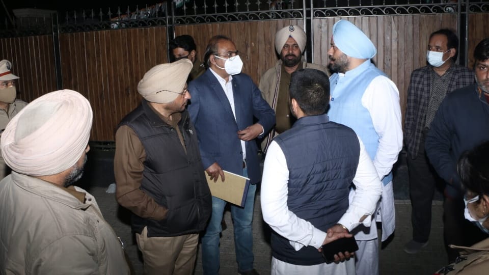 Surveillance team of Mohali Election Office raided house of Mayor Amarjit Singh Jiti Sidhu 