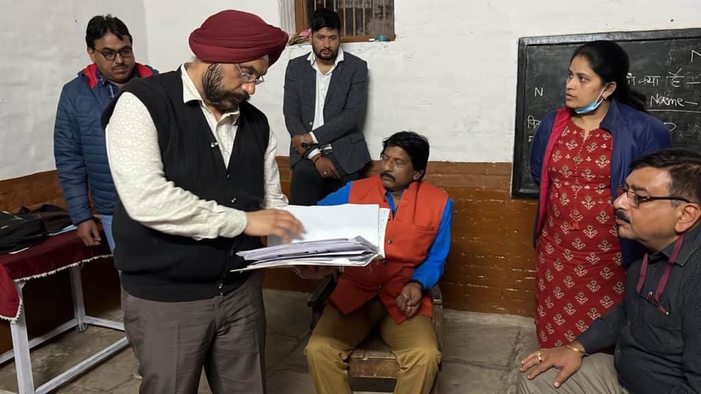 Narsinghpur: EOW caught BRC red handed taking bribe of 15 thousand rupees