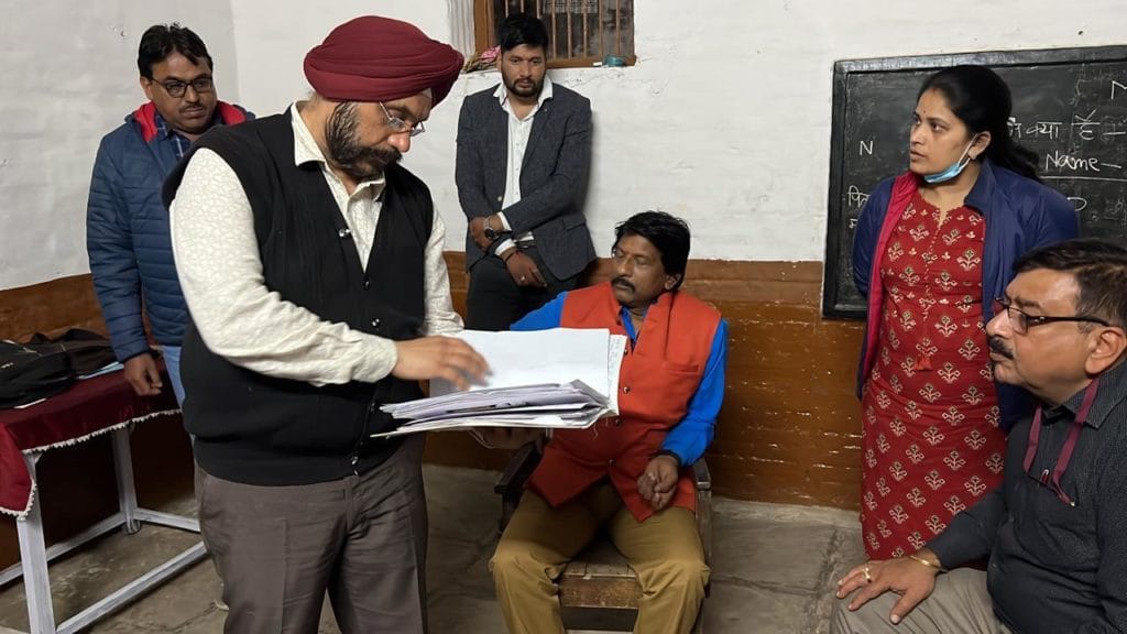 Narsinghpur: EOW caught BRC red handed taking bribe of 15 thousand rupees