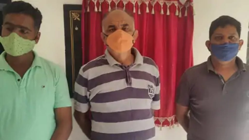Rajasthan news Pali police robbed a Punjab jeweler three policemen arrested