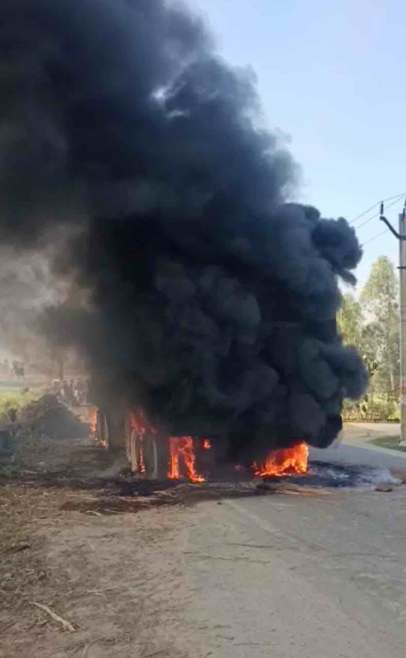 Tractor driver youth dies in accident, angry people burnt dumper