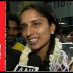स्नेहा और उनकी शादी का कार्ड।