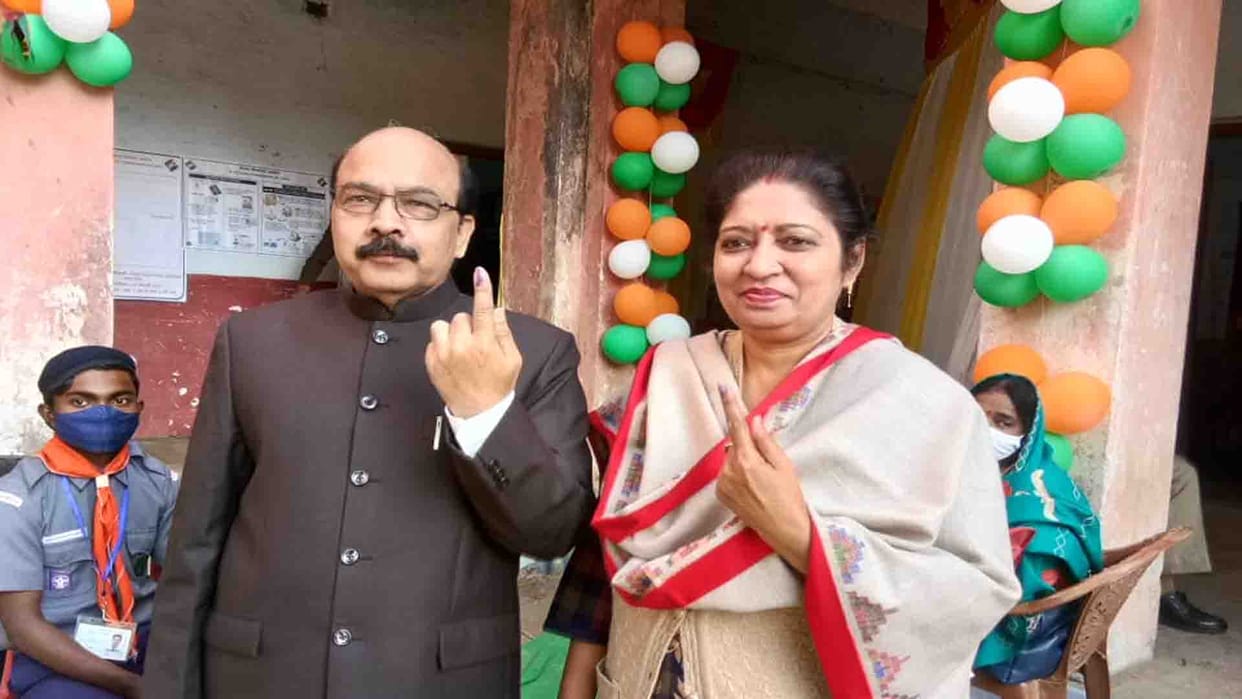 up election 2022, Voting in seats of hamirpur up
