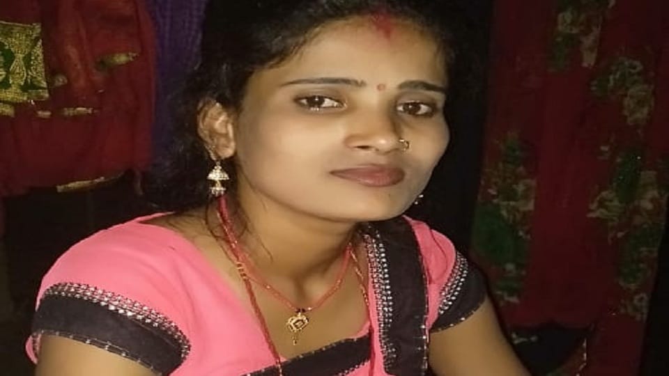 newly wed woman body found hanging from the ceiling in kushinagar
