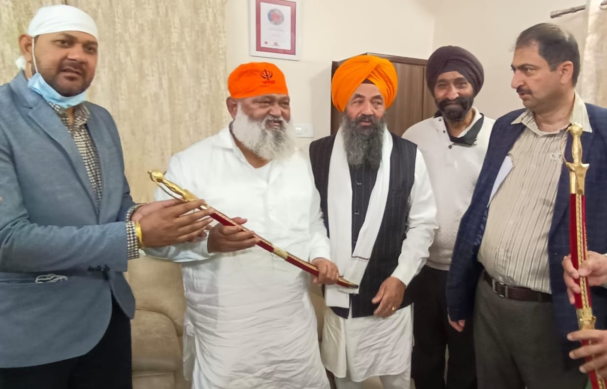 Jathedar Charan Singh from New York and NRI honored Minister Vij
