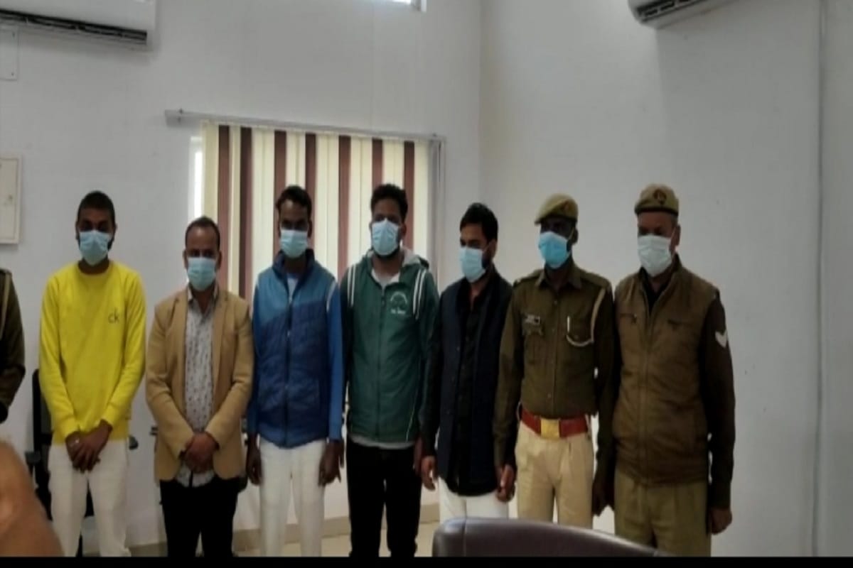 once again Azamgarh police in Highlight Claim of recovery of illegal arms in huge quantity but found only one 5 person arrested including car arrested