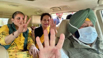 UP Punjab Chunav 2022 Voting Know in 10 Pictures How Big Leaders Cast Their Votes
