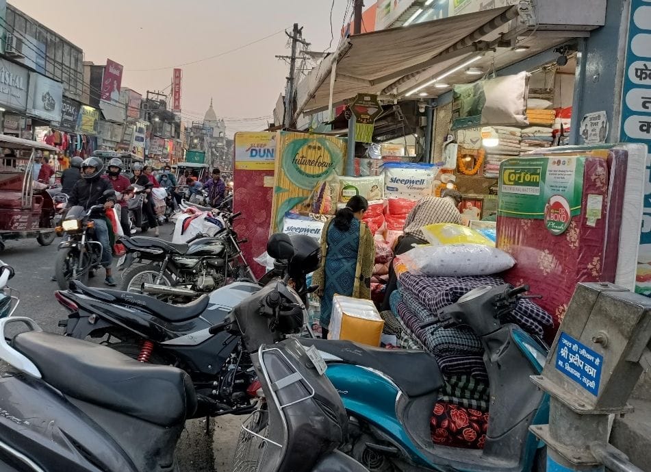 Trap of encroachment in the city, public suffering due to jam