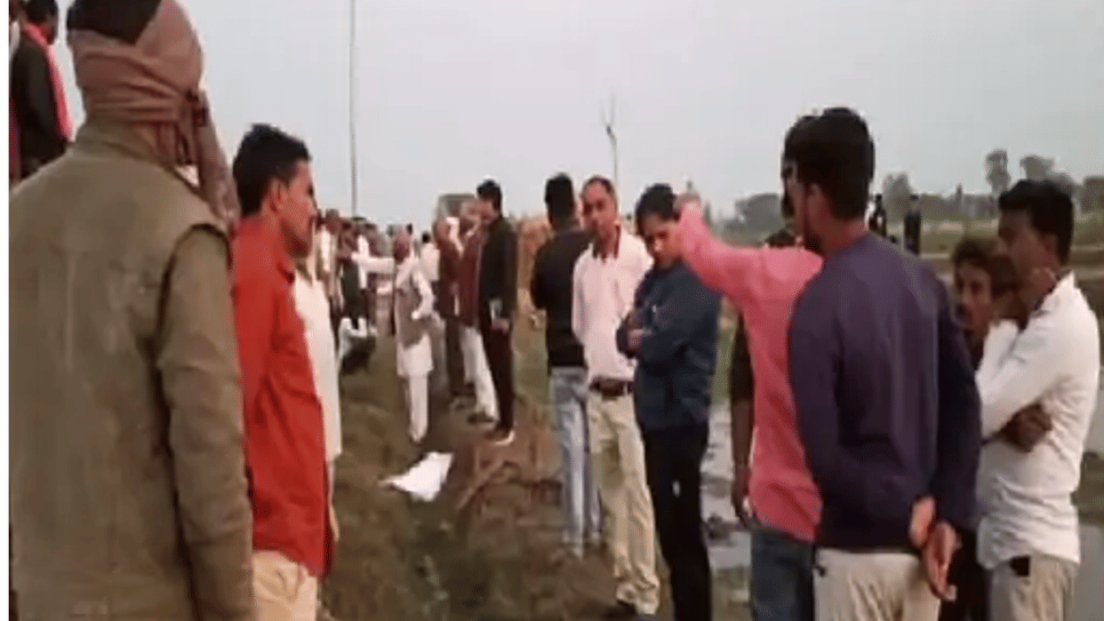A 15-year-old minor, who came out of his house to graze goats in Gwalior, was stabbed to death with an ax.