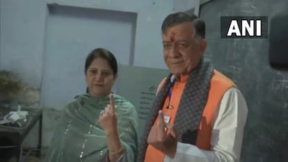 UP Punjab Chunav 2022 Voting Know in 10 Pictures How Big Leaders Cast Their Votes